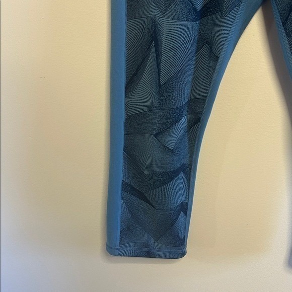 Under Armour Women Athleisure 7/8 Cropped Capri Leggings Workout Blue Size Large - Picture 3 of 6